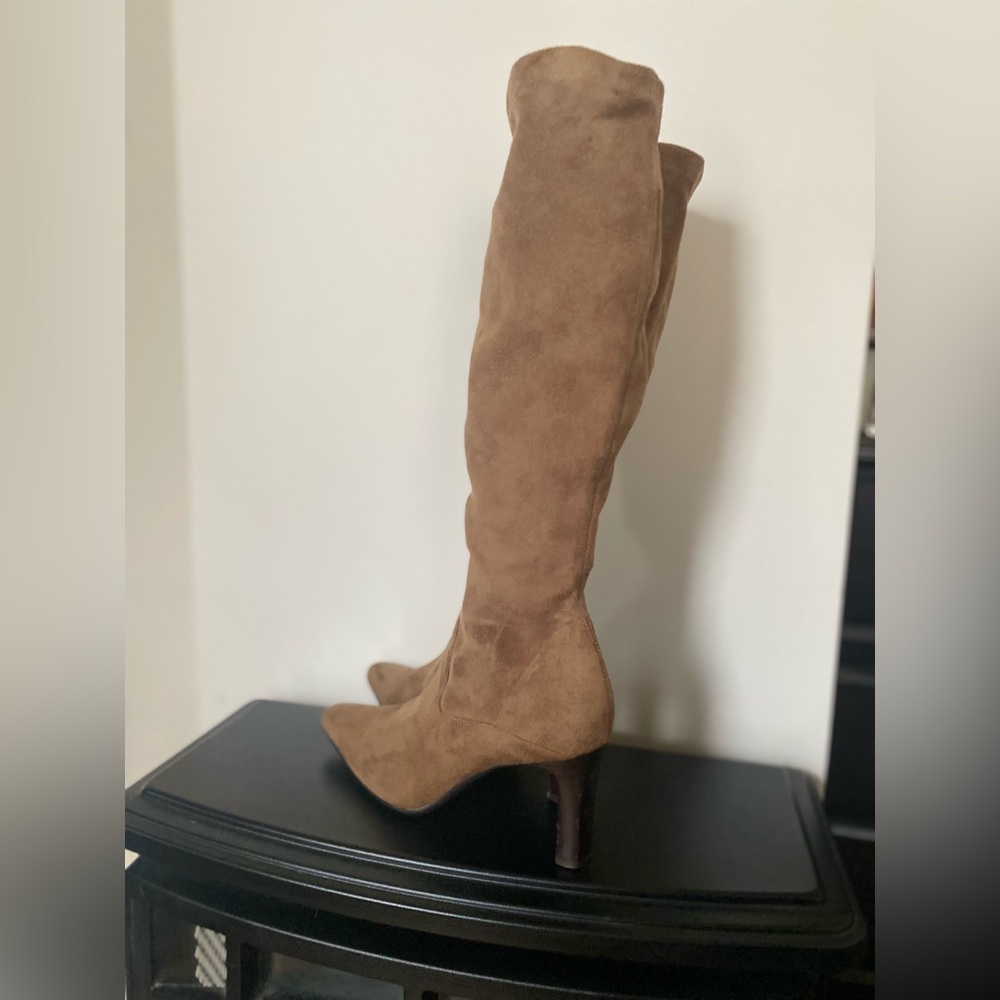 Valerie Stevens Women’s (9M) Square Pointed Toe Stretch Suede Brown Boot